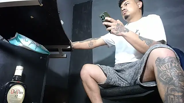 Snapshot of DickMasterfindom chatting on October 11, 2025, 2:11 am DickMasterfindom online show from October 11, 2025, 2:11 am