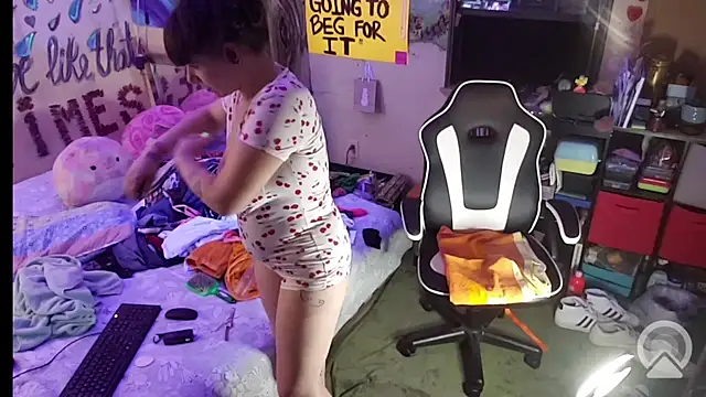 Snapshot of Cloud_Master9 chatting on October 5, 2025, 7:17 am Cloud Master9 online show from October 5, 2025, 7:17 am