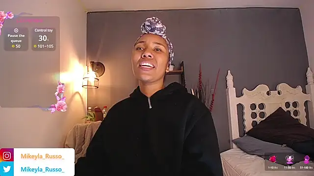 Snapshot of Mikeyla-Russo chatting on December 7, 2024, 12:08 am Mikeyla-Russo online show from December 7, 2024, 12:08 am