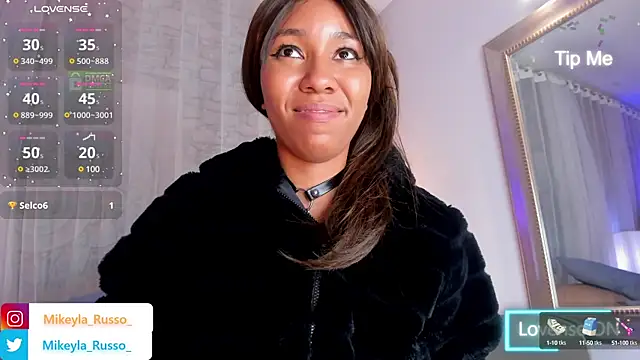 Snapshot of Mikeyla-Russo chatting on February 14, 2025, 12:19 am Mikeyla-Russo online show from February 14, 2025, 12:19 am