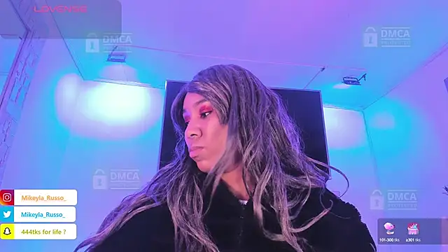 Snapshot of Mikeyla-Russo chatting on September 30, 2025, 8:25 pm Mikeyla-Russo online show from September 30, 2025, 8:25 pm