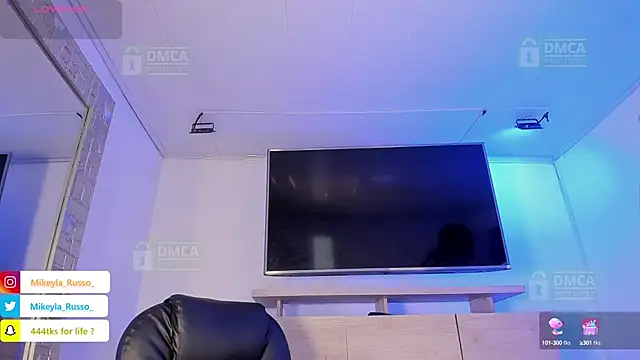 Snapshot of Mikeyla-Russo chatting on October 4, 2025, 7:01 pm Mikeyla-Russo online show from October 4, 2025, 7:01 pm