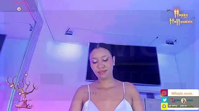 Snapshot of Mikeyla-Russo chatting on November 5, 2025, 9:15 pm Mikeyla-Russo online show from November 5, 2025, 9:15 pm