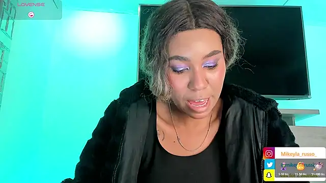 Snapshot of Mikeyla-Russo chatting on November 6, 2025, 6:20 pm Mikeyla-Russo online show from November 6, 2025, 6:20 pm