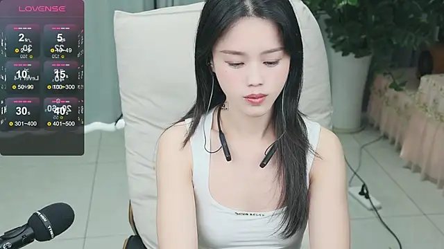 Snapshot of _YouY_ chatting on January 30, 2025, 4:27 am YouY online show from January 30, 2025, 4:27 am