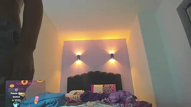 Sofia Clauss  online show from September 19, 2025, 4:25 am