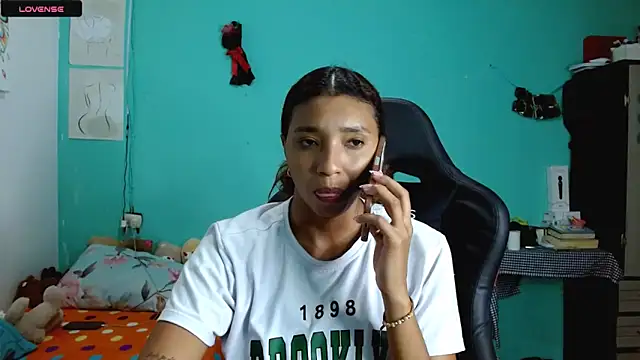 Snapshot of sensitive_brunette chatting on February 13, 2026, 12:50 am sensitive brunette online show from February 13, 2026, 12:50 am