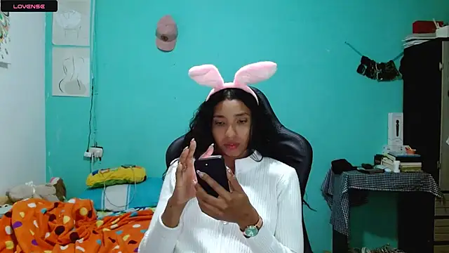 Snapshot of sensitive_brunette chatting on February 23, 2026, 4:10 am sensitive brunette online show from February 23, 2026, 4:10 am