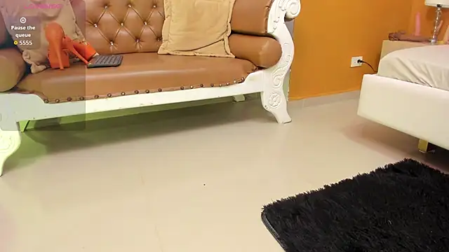 FOXYRIVER  online show from February 20, 2026, 12:05 pm