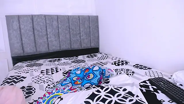 nataly red online show from February 17, 2025, 8:15 pm