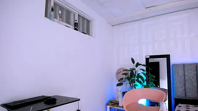 nataly red online show from September 13, 2025, 6:40 pm