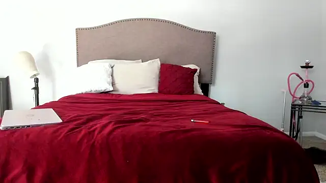 yiauana online show from September 20, 2025, 5:58 pm