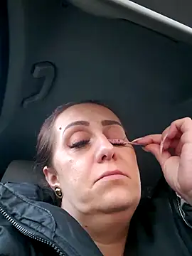 AvaLloyd online show from March 3, 2025, 4:03 pm