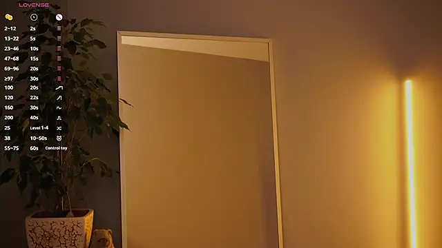 Ester Hill online show from December 1, 2025, 1:54 am