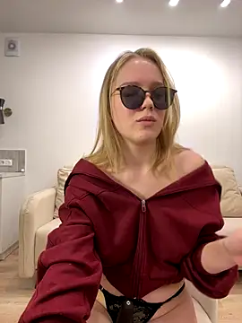 Snapshot of Little_Forest_ELF chatting on November 2, 2025, 5:59 pm Little Forest ELF online show from November 2, 2025, 5:59 pm