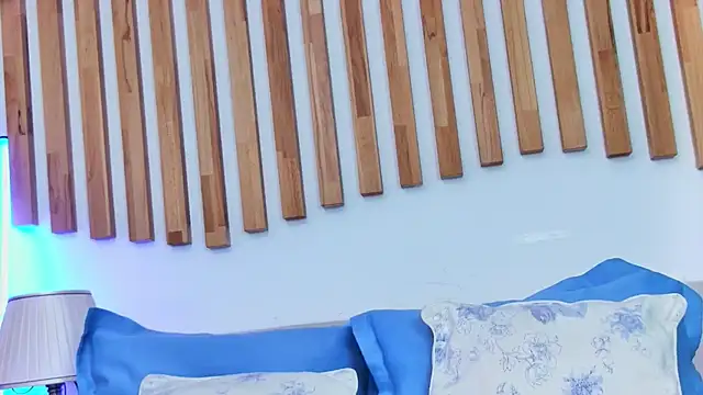 EmilyColle  online show from November 24, 2025, 7:46 pm