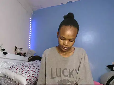 Snapshot of cyberbunnie chatting on November 18, 2025, 11:47 am cyberbunnie online show from November 18, 2025, 11:47 am