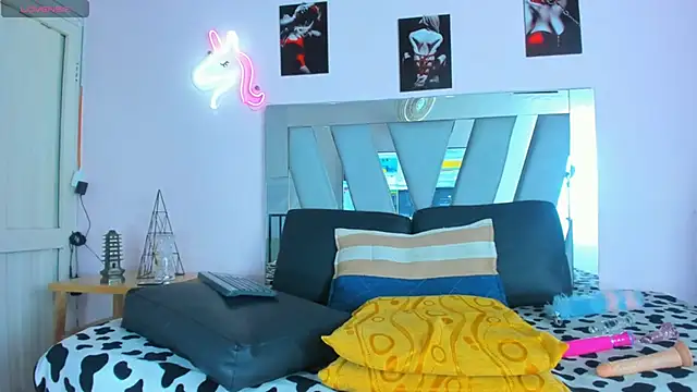 Snapshot of hailyehot chatting on December 27, 2024, 6:24 am hailyehot online show from December 27, 2024, 6:24 am