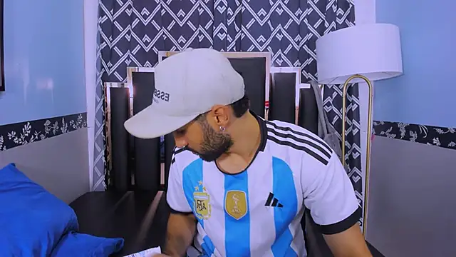 MilanZaire online show from October 23, 2025, 12:43 am