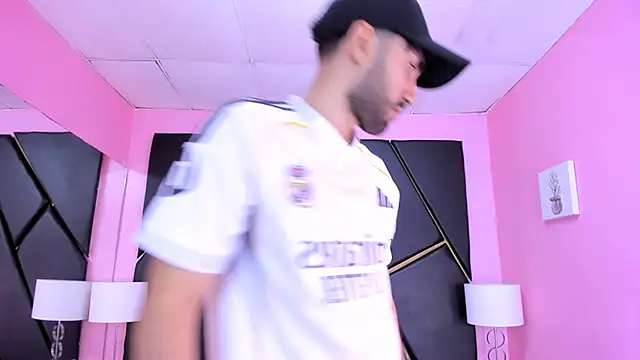 MilanZaire online show from November 15, 2025, 12:52 am