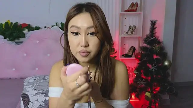 Diana Moon  online show from December 16, 2024, 8:05 pm