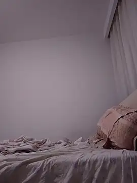 raducelfrumos99 online show from February 4, 2026, 4:13 pm