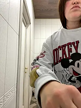 Snapshot of Karolina_llove chatting on October 20, 2025, 12:16 pm Karolina llove online show from October 20, 2025, 12:16 pm