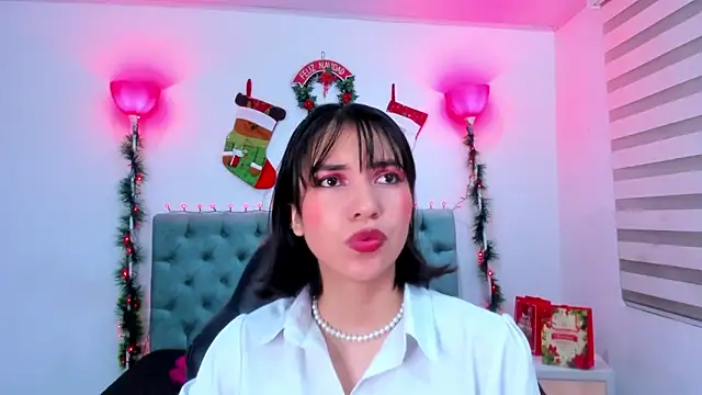 Snapshot of lina_bedoya_ chatting on December 7, 2024, 11:40 am lina bedoya online show from December 7, 2024, 11:40 am