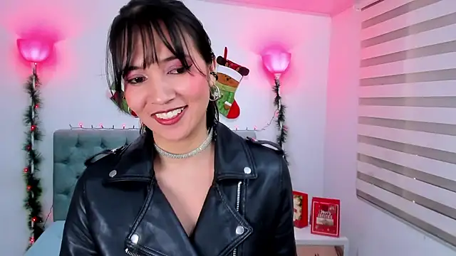 Snapshot of lina_bedoya_ chatting on December 12, 2024, 2:44 pm lina bedoya online show from December 12, 2024, 2:44 pm