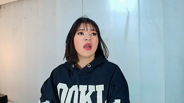 Snapshot of lina_bedoya_ chatting on September 12, 2025, 11:32 am lina bedoya online show from September 12, 2025, 11:32 am