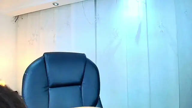 lina bedoya  online show from February 19, 2026, 11:39 am