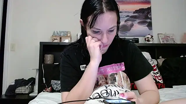 Snapshot of CrystalLakeXO chatting on October 2, 2025, 6:42 am CrystalLakeXO online show from October 2, 2025, 6:42 am