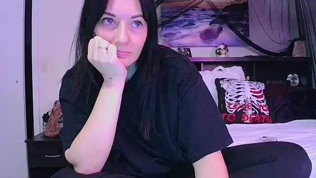 CrystalLakeXO online show from April 13, 2026, 9:09 pm