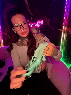 AileenInkOfficial online show from October 19, 2025, 7:14 pm