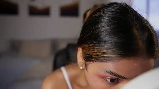 SaraParisi online show from October 23, 2025, 10:30 pm