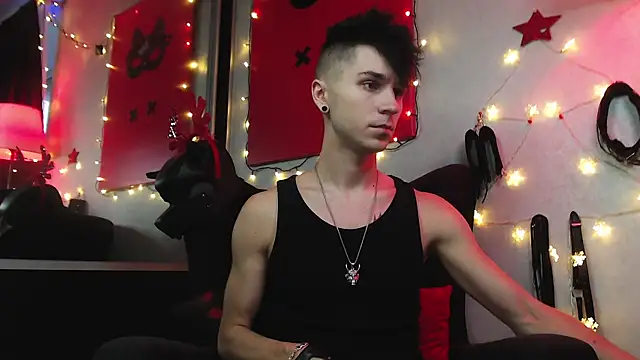 Joseph  Quinn online show from December 27, 2024, 12:45 pm