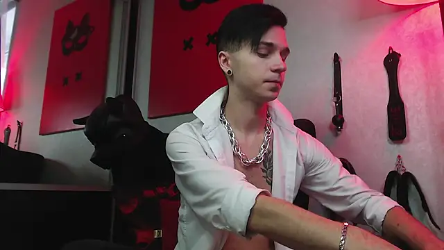 Joseph  Quinn online show from February 2, 2025, 11:19 am