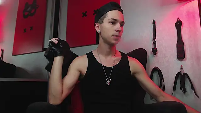 Joseph  Quinn online show from February 22, 2025, 8:07 am