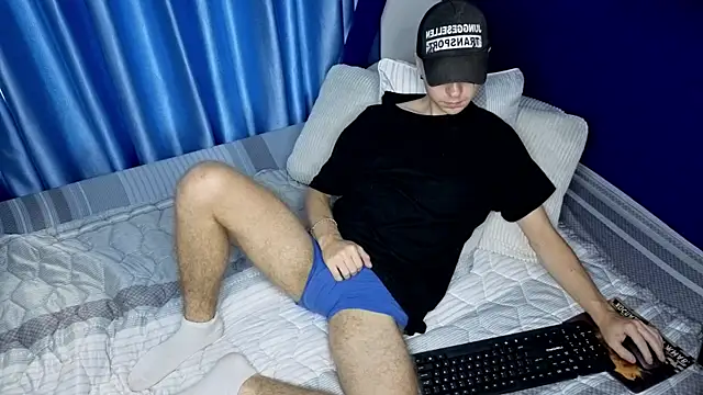 Joseph  Quinn online show from April 25, 2026, 7:22 am