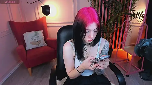 Snapshot of arielabradberry chatting on December 19, 2024, 10:13 am arielabradberry online show from December 19, 2024, 10:13 am