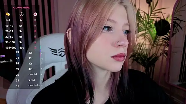 Snapshot of arielabradberry chatting on October 9, 2025, 3:43 pm arielabradberry online show from October 9, 2025, 3:43 pm