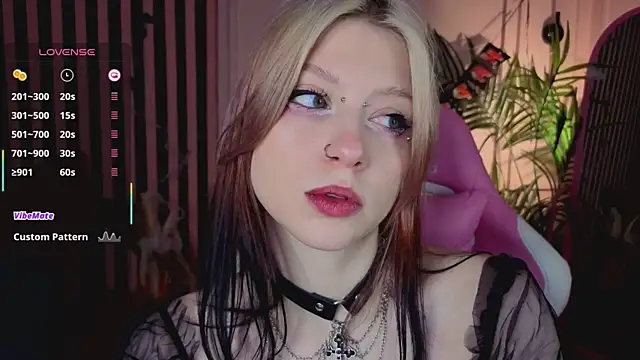 Snapshot of arielabradberry chatting on October 24, 2025, 10:55 am arielabradberry online show from October 24, 2025, 10:55 am