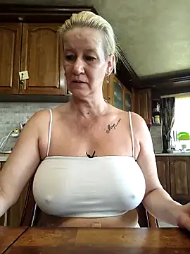 Snapshot of Lotus-blume1 chatting on October 13, 2025, 8:14 am Lotus-blume1 online show from October 13, 2025, 8:14 am