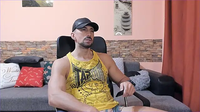 HotHunkTrainer online show from February 15, 2025, 9:27 am