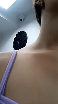 AnthonelaDuque online show from November 3, 2025, 11:33 am