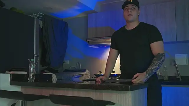 Snapshot of odin_blake chatting on February 12, 2025, 7:02 am odin blake online show from February 12, 2025, 7:02 am