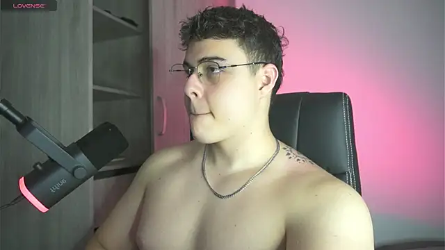 Snapshot of odin_blake chatting on March 9, 2025, 12:10 am odin blake online show from March 9, 2025, 12:10 am