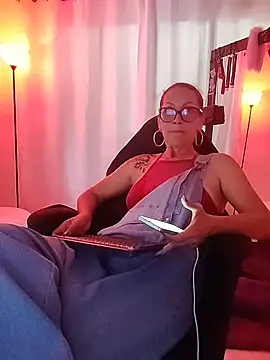 SelenaHouston online show from February 6, 2026, 8:12 pm