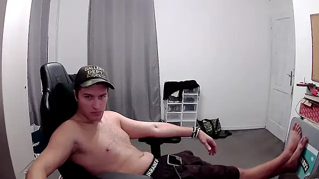 Snapshot of PKrisztian chatting on October 14, 2025, 2:51 pm PKrisztian online show from October 14, 2025, 2:51 pm