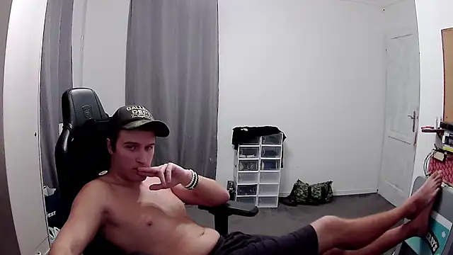 Snapshot of PKrisztian chatting on October 27, 2025, 8:46 pm PKrisztian online show from October 27, 2025, 8:46 pm